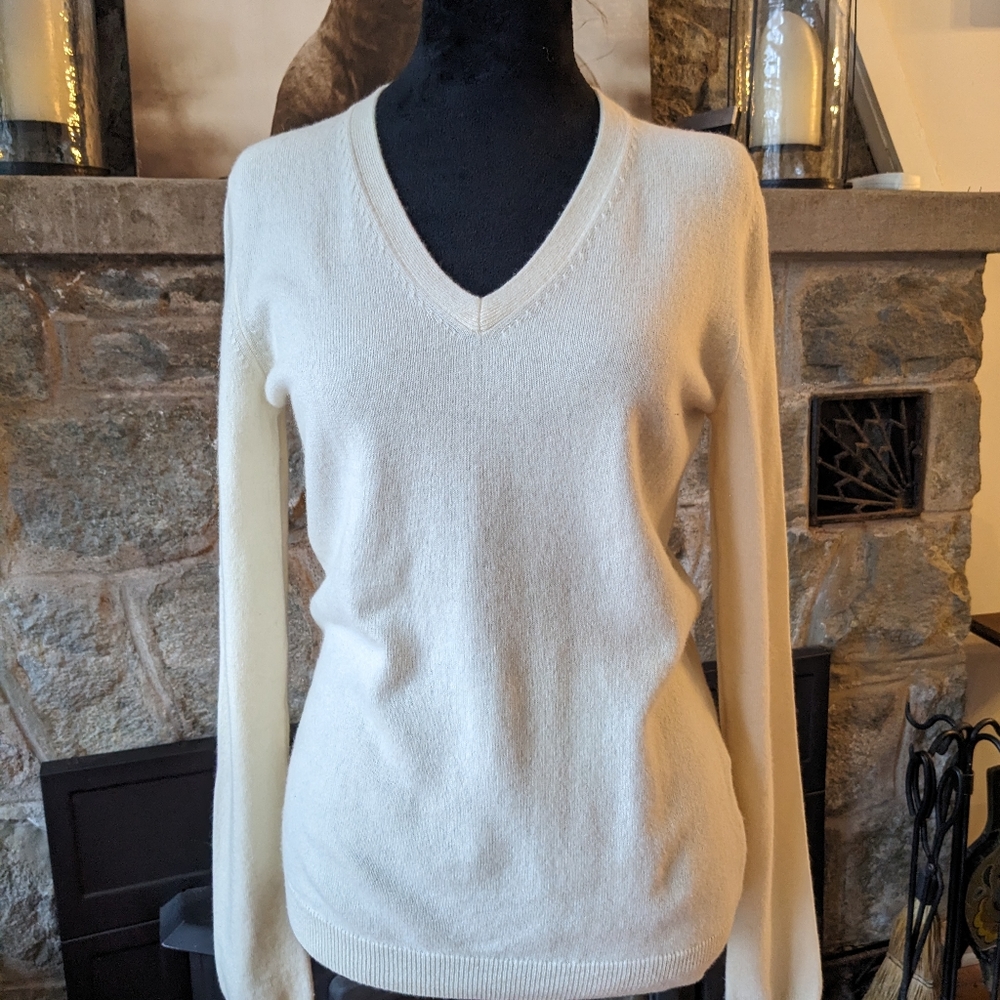 Cashmere Ivory V neck Small